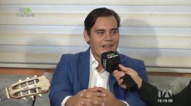 El cantante ecuatoriano Sebastián Medrano sorprende al interpretar grandes clásicos con el estilo de leyendas como Frank Sinatra y Luis Miguel, demostrando que la buena música no tiene edad.