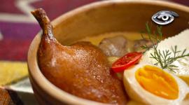 Aunque no es una categoría oficial, hemos llamado “uchus” a un grupo de platos tradicionales que combinan historia, técnica y sabor. Algunos son tan espesos, como mazamorras; otros, sopas o salsas, pero todos requieren paciencia y dedicación. Todos celebran la cocina ancestral y festiva.