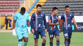 Los jugadores de El Nacional después del partido del 27 de septiembre del 2025 ante Mushuc Runa, en el estadio Olímpico Atahualpa.