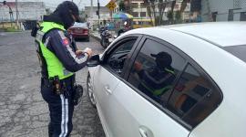 Agentes de tránsito realizan controles vehiculares en Quito
