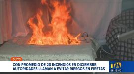 El Cuerpo de Bomberos de Quito lanzó la campaña “Vive tradiciones, no emergencias”. Cifras de la entidad señalan que diciembre registra un promedio de 20 incendios estructurales.

Un reportaje de Juan Miguel Rodríguez