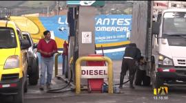 El presidente Daniel Noboa modificó, vía decreto ejecutivo, el cálculo para los precios de los combustibles en el país. Esto significa que los valores registrarán una leve reducción.

Un reportaje de Astrid Singre