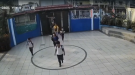 La menor ingresó a la escuela y 15 minutos después salió en brazos de un docente.