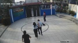 La menor fue trasladada en brazos hacia una casa de salud en Milagro.