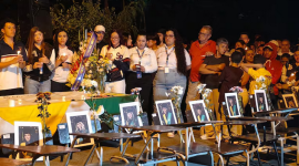 16 jóvenes y el conductor de un bus murieron en un trágico siniestro.
