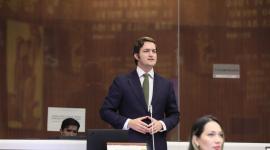 El asambleísta Esteban Torres, de ADN, presentó la moción ante el Pleno de la Asamblea Nacional.