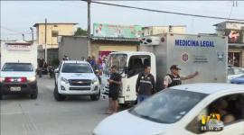 Mario Pineida, jugador del Barcelona Sporting Club, fue asesinado la noche del miércoles 17 de diciembre en el sector de Samanes 4, en Guayaquil. En el ataque armado también murió su pareja sentimental, mientras que su madre resultó herida y fue trasladada a una casa de salud.

Un reportaje de Astrid Singre