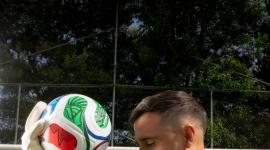 Hernán Galíndez demostró su orgullo y amor por Ecuador con un tatuaje.