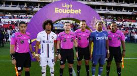 Liga Deportiva Universitaria recibe a Universidad Católica en el estadio Rodrigo Paz Delgado.