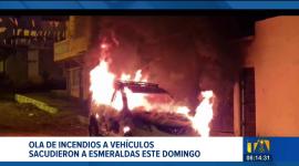 En menos de una hora, seis vehículos fueron incendiados en distintos puntos de Esmeraldas. Los hechos ocurrieron la madrugada del domingo 21 de diciembre y, desde la Gobernación, se maneja una hipótesis que podría derivar en una fuga masiva.

Un reportaje de Sofía Weir