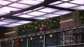 Andy Suzuki ganó el reto de caja misteriosa y subió al balcón de MCCelebrity Ecuador.