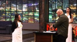 Fer Guevara presenta su plato al jurado de MasterChef Celebrity Ecuador