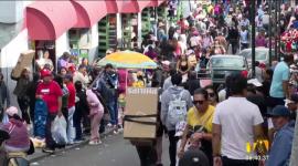 Los centros comerciales del ahorro se reactivan en diciembre debido a las compras navideñas. Comerciantes aseguran que las tiendas de calzado y tecnología son las más visitadas y que las ventas aumentan hasta en un 80 % durante esta temporada.

Un reportaje de Nathalie Jiménez