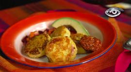 Nacido en la Sierra y arraigado desde tiempos ancestrales, este plato convirtió a la papa en motor del trabajo diario indígena y, con los años, en símbolo de la gastronomía ecuatoriana.