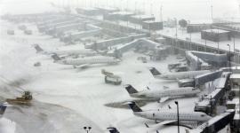 Miles de vuelos se han cancelado en Estados Unidos por la fuerte nevada.