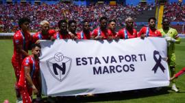 Un homenaje del plantel de El Nacional para el jugador Marcos Mejía
