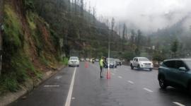 Un deslizamiento de tierra provocó un cierre vial parcial en la av. Simón Bolívar