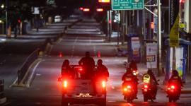 Militares custodian las inmediaciones del Palacio Presidencial de Miraflores tras varias detonaciones y explosiones en la madrugada de este sábado en Caracas.