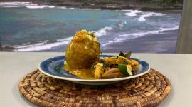 El chef Felipe Campana nos prepara un delicioso bolón jugoso, con muchos mariscos. ¡La mejor manera de comenzar el año!