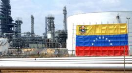 Venezuela tiene casi siete veces más reservas de petróleo que Estados Unidos.