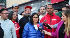 La presidenta encargada de Venezuela, Delcy Rodríguez, dando declaraciones este martes, en Caracas (Venezuela).