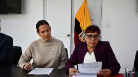 La ministra de Ambiente firmó la ampliación del contrato con una representante de Petro Oriental.