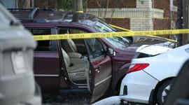 El auto en el que una mujer asesinada por un agente de Inmigración y Aduanas (ICE) en Minnesota.