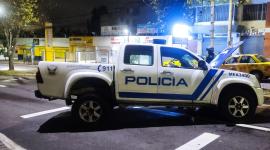 Un patrullero de la Policía Nacional con policías en presunto estado etílico chocó en Quito.
