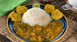 Está en la mesa de más de tres mil quinientos millones de personas y hoy es el segundo cereal más comercializado del planeta. En Ecuador, forma parte del día a día y de platos que definen la cocina nacional, desde los secos hasta las menestras.