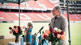 Isaac Álvarez, directivo de Liga de Quito, en la misa en el estadio Rodrigo Paz Delgado