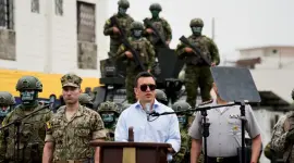 El presidente Daniel Noboa analiza una declaratoria de emergencia en los ministerios de Defensa y del Interior.