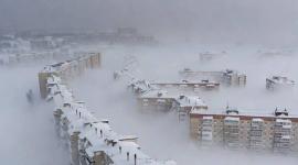 Edificios quedaron cubiertos de nieve en Kamchatka, por intensas nevadas que colapsan la región