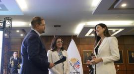 El ministro del Interior, John Reimberg, entregó el proyecto de Ley en la Asamblea