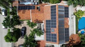 Los paneles solares son una de las herramientas que se utilizan para proveer de luz solar a las viviendas o a las industrias en Ecuador.