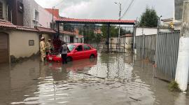 Un fuerte aguacero soportó la tarde de este lunes 26 la ciudad de Cuenca