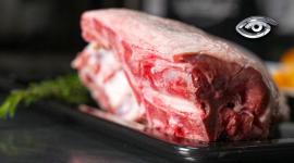 Esta carne ha sabido mantenerse a lo largo del tiempo, adaptándose a tradiciones culinarias de todo el mundo. Desde preparaciones que requieren horas de cocción hasta recetas que la transforman por completo, este reportaje recorre las múltiples maneras en que el cordero se reinventa, une pasado y presente, y sigue conquistando paladares.