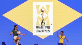 Mujeres participan en el evento de lanzamiento de la Copa Mundial Femenina de la FIFA 2027 en el Hotel Fairmont de Copacabana en Río de Janeiro (Brasil).