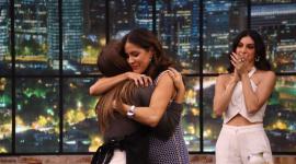 La chef Carolina González abraza a Karime Borja durante la degustación en MCCelebrity Ecuador.