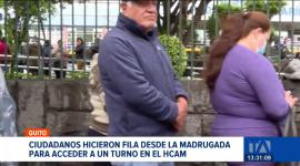 Las aglomeraciones y filas fuera del Hospital Carlos Andrade Marín evidencian las fallas operativas del sistema de seguridad social. Un reportaje de Lucía Clavijo
