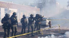 Agentes federales dispararon municiones contra manifestantes en Minneapolis, el pasado 24 de enero de 2026.