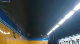 Vista del túnel de la M-14 anegado por agua tras la rotura de una tubería en la avenida de Logroño, incidente que obligó a cortar la conexión vial y ferroviaria entre las terminales del Aeropuerto Adolfo Suárez Madrid-Barajas