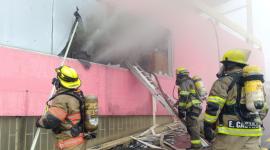 Un incendio estructural se registra en el centro de Guayaquil, este miércoles 11 de febrero.