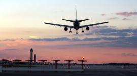 Informe de Tráfico: Altas temperaturas podrían retrasar vuelos en LAX Airport, San Diego Airport, San Francisco International Airport (SFO), podría ralentizar el tráfico en Boston Logan International Airport, se pronostican lluvia helada y nubes bajas.