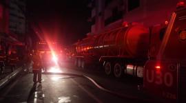 El edificio multicomercio colapsó parcialmente por las llamas.