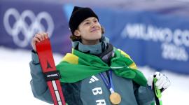 Pinheiro le da a Brasil su primer oro olímpico invernal ganando el gigante de esquí alpino