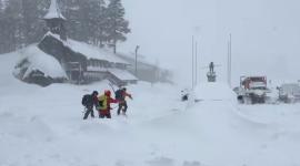 Una decena de esquiadores se encuentran desaparecidos tras una avalancha.