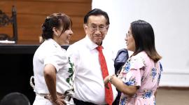 José Balcázar sonriendo durante la sesión que escogerá al nuevo presidente o nueva presidenta interina del país este miércoles, en Lima (Perú).