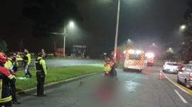 Dos personas con varios impactos de bala fueron halladas muertas en la mitad de la vía en Carcelén Alto.