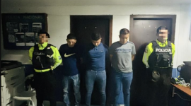 Tres personas fueron aprehendidas durante el operativo policial.