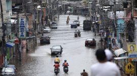 Calles inundadas tras lluvia prolongada en Guayas